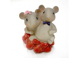 Фигурка керамическая "Влюбленная мышка"